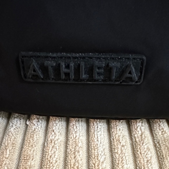 Athleta- Vertical Crossbody Bag NWOT - Picture 4 of 10